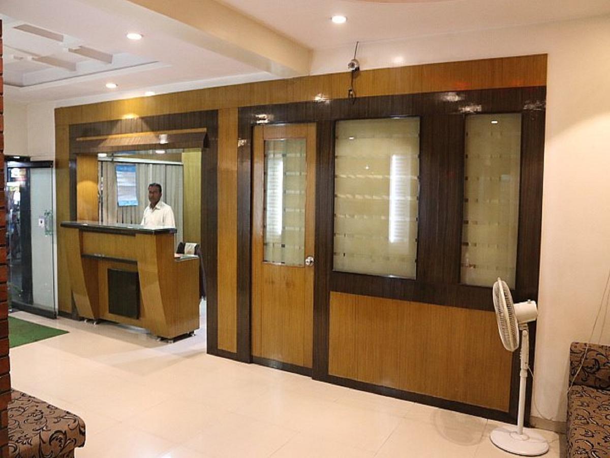 Hotel Shri Krishna Ширди Экстерьер фото
