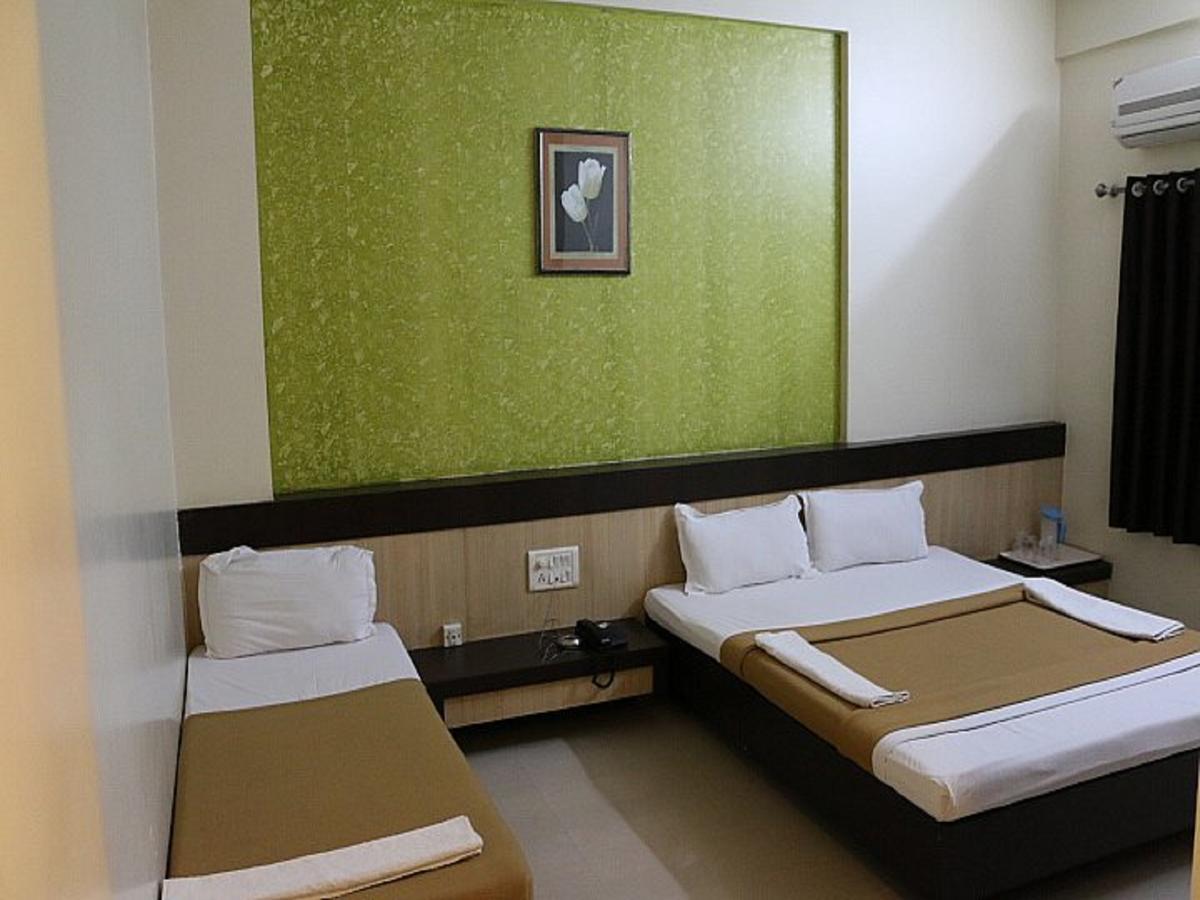 Hotel Shri Krishna Ширди Экстерьер фото
