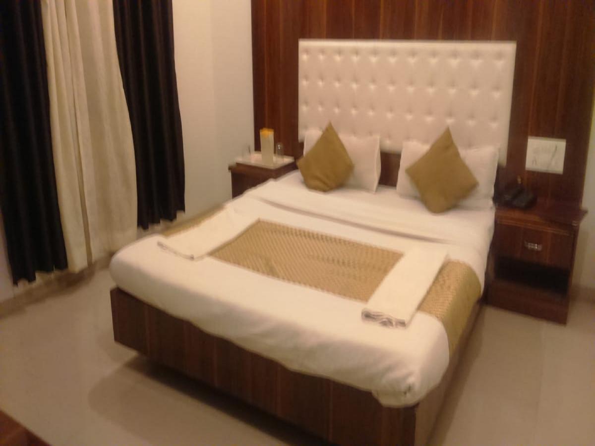 Hotel Shri Krishna Ширди Экстерьер фото