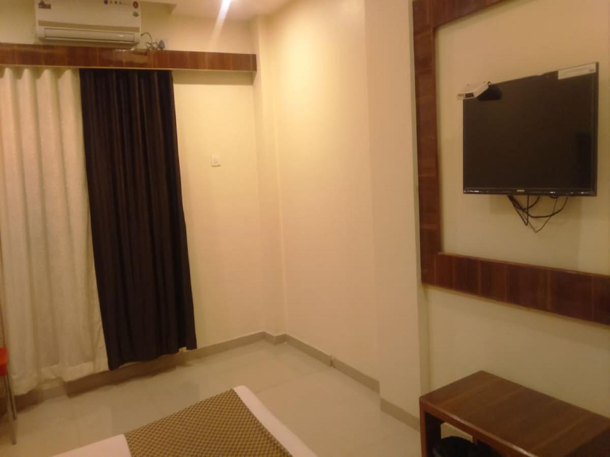 Hotel Shri Krishna Ширди Экстерьер фото